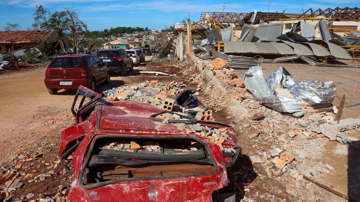 Sobe para sete o número de mortos após passagem de tornado no Paraná