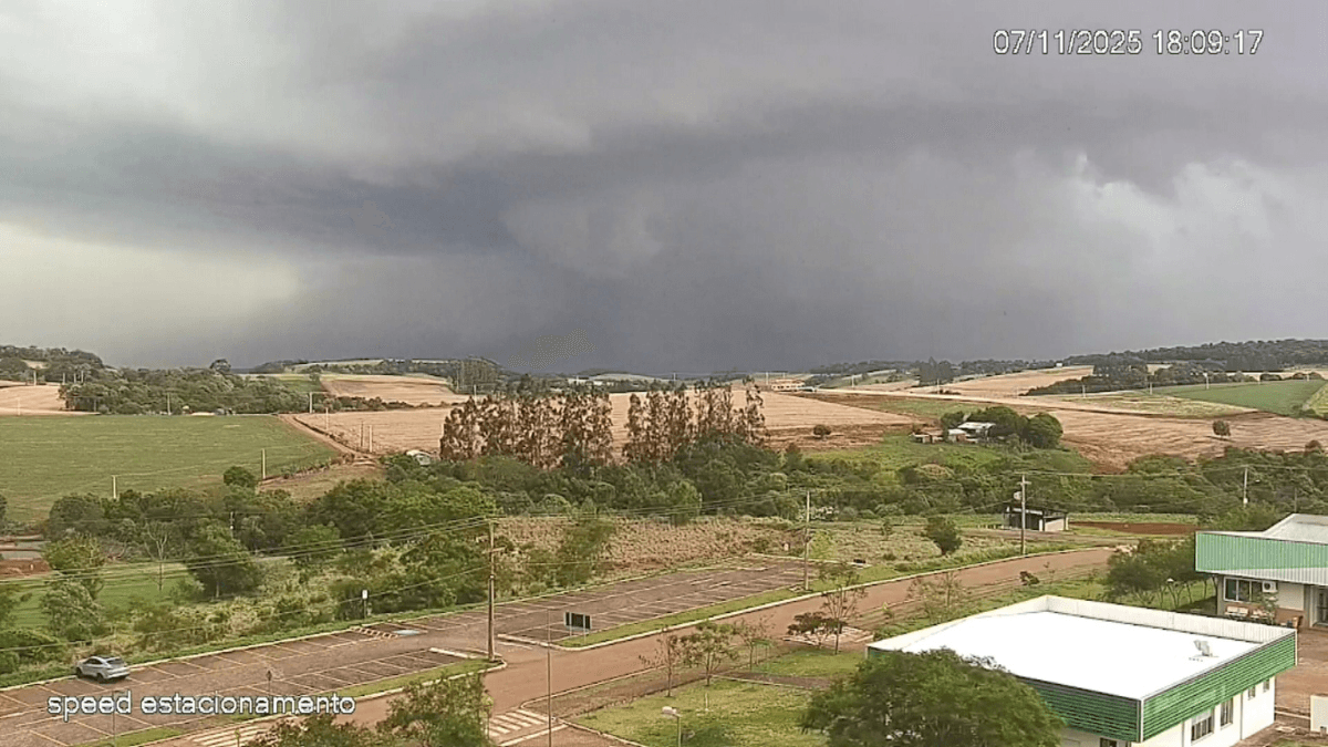 Vídeo: veja momento que tornado atinge Rio Bonito do Iguaçu, no Paraná