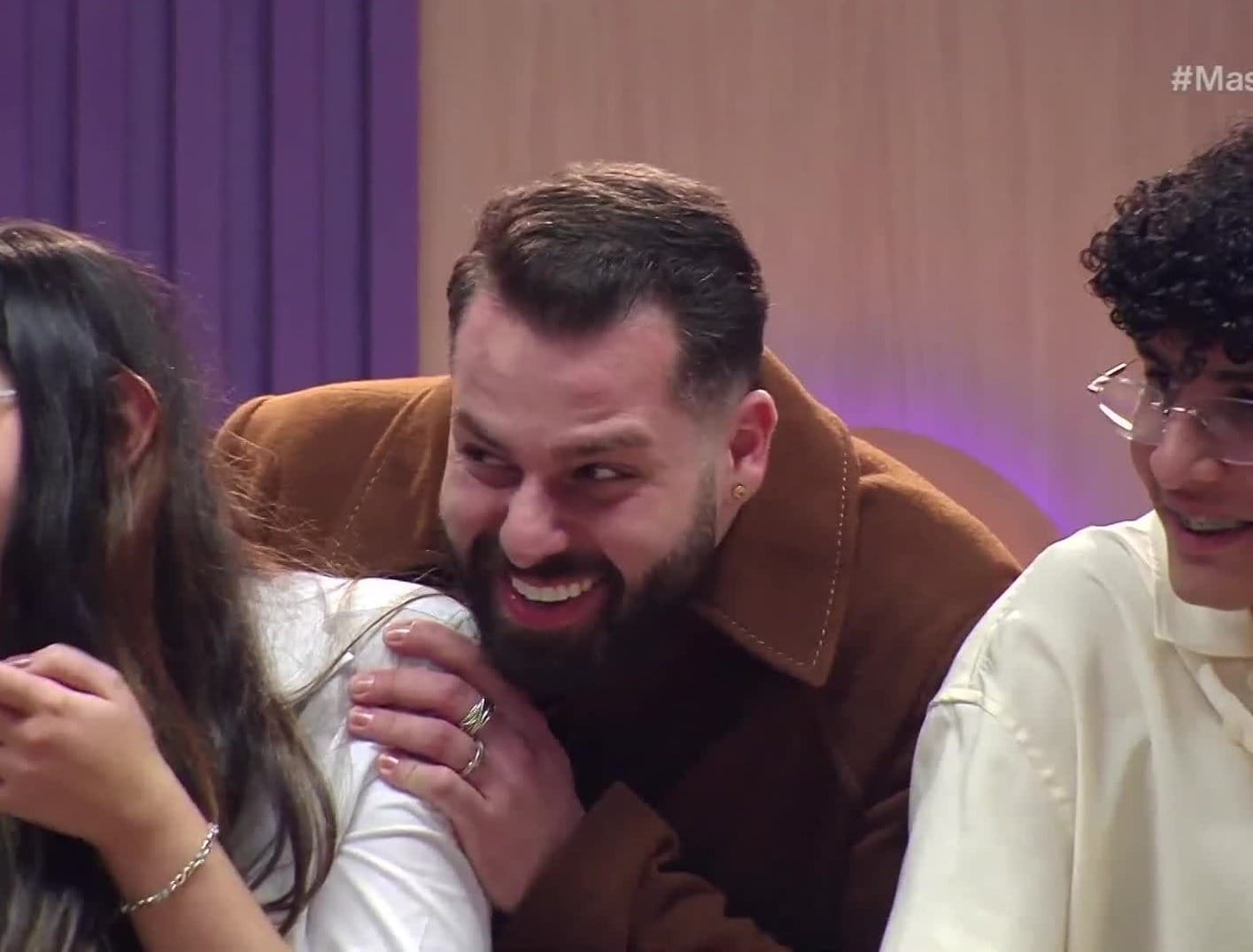 Participante do MasterChef Confeitaria se 'esconde' ao encontrar chefe no programa: "Atestado?"