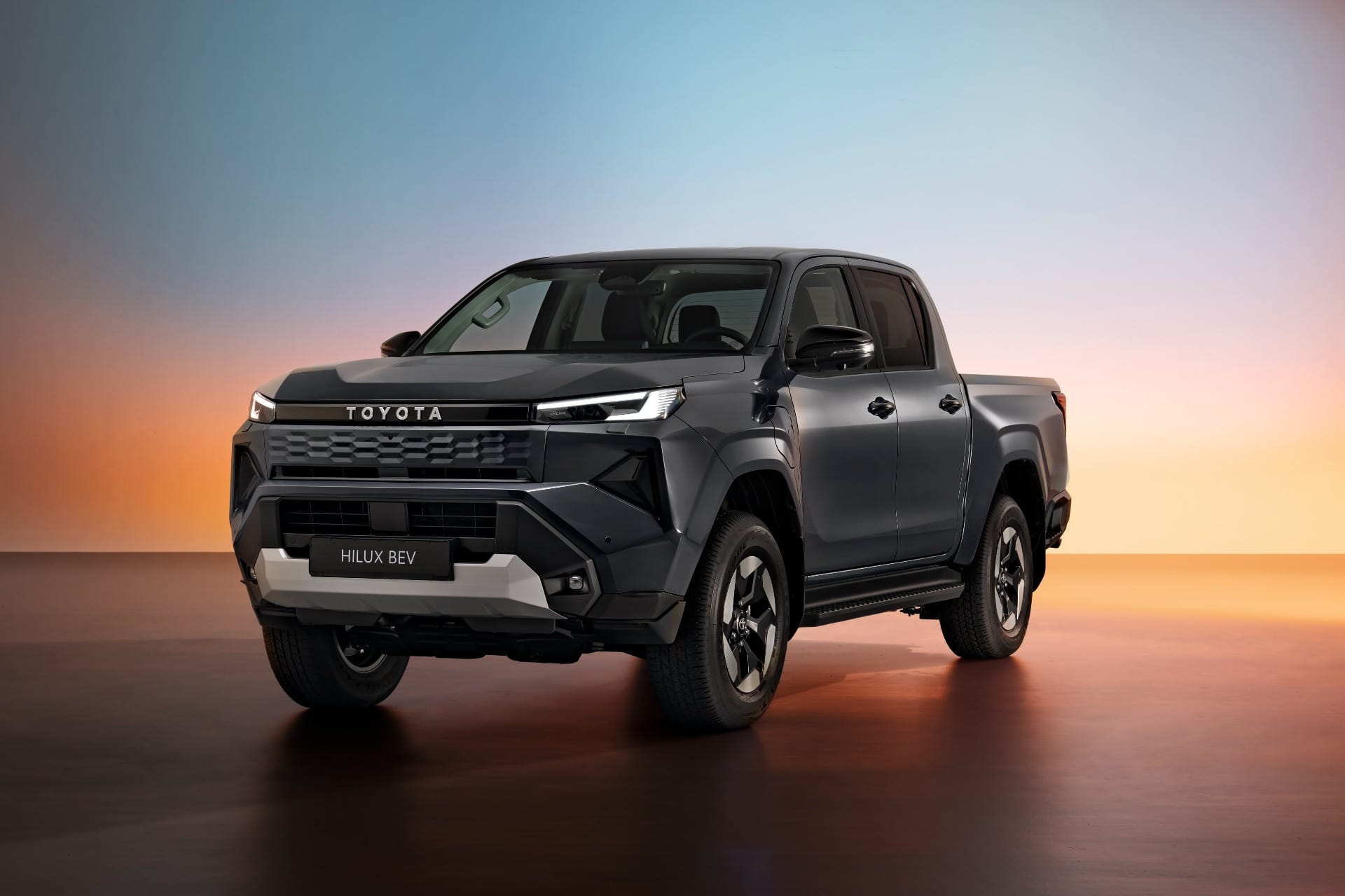 Toyota revela nova geração da Hilux com versões híbrida, elétrica e hidrogênio