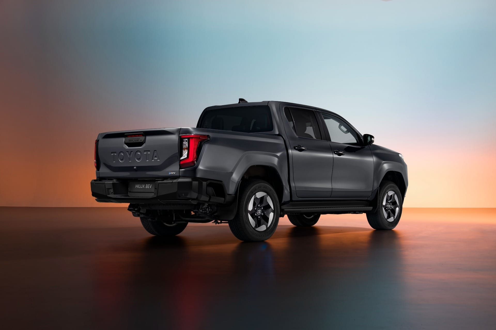 Toyota revela nova geração da Hilux com versões híbrida, elétrica e hidrogênio