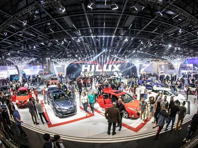 Test drives, supercarros e lego gigante: o que te espera no Salão do Automóvel 2025