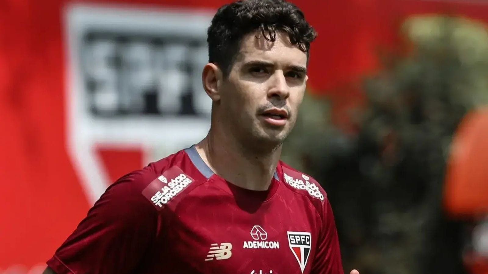 Oscar recebe alta e deixa o hospital após cinco dias internado por alterações cardíacas