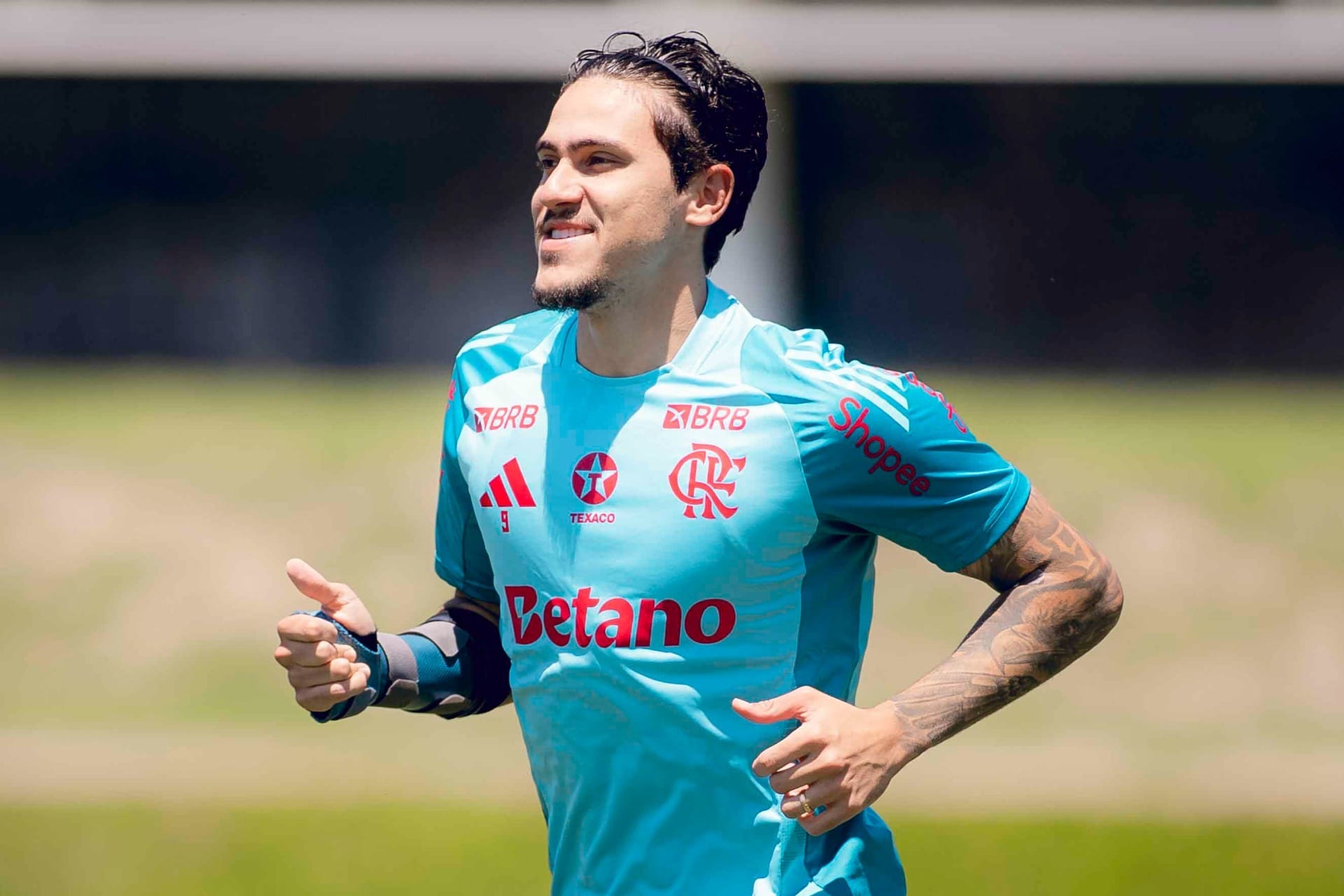 Pedro, do Flamengo, treina no campo e aumenta chances de jogar a final da Libertadores