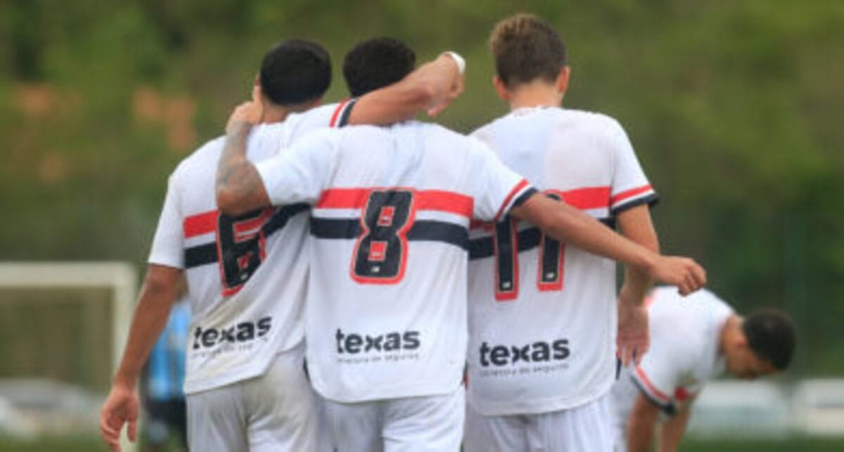 Jogador do São Paulo sub-20 denuncia racismo de chileno do Fortaleza