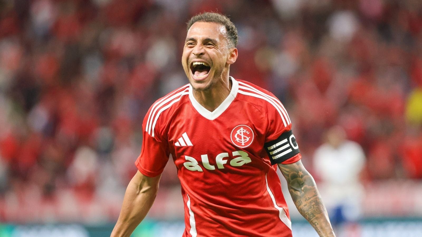 Alan Patrick encaminha renovação de contrato com o Internacional