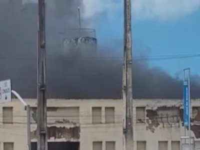 Incêndio atinge hospital em Fortaleza; recém-nascidos são retirados às pressas