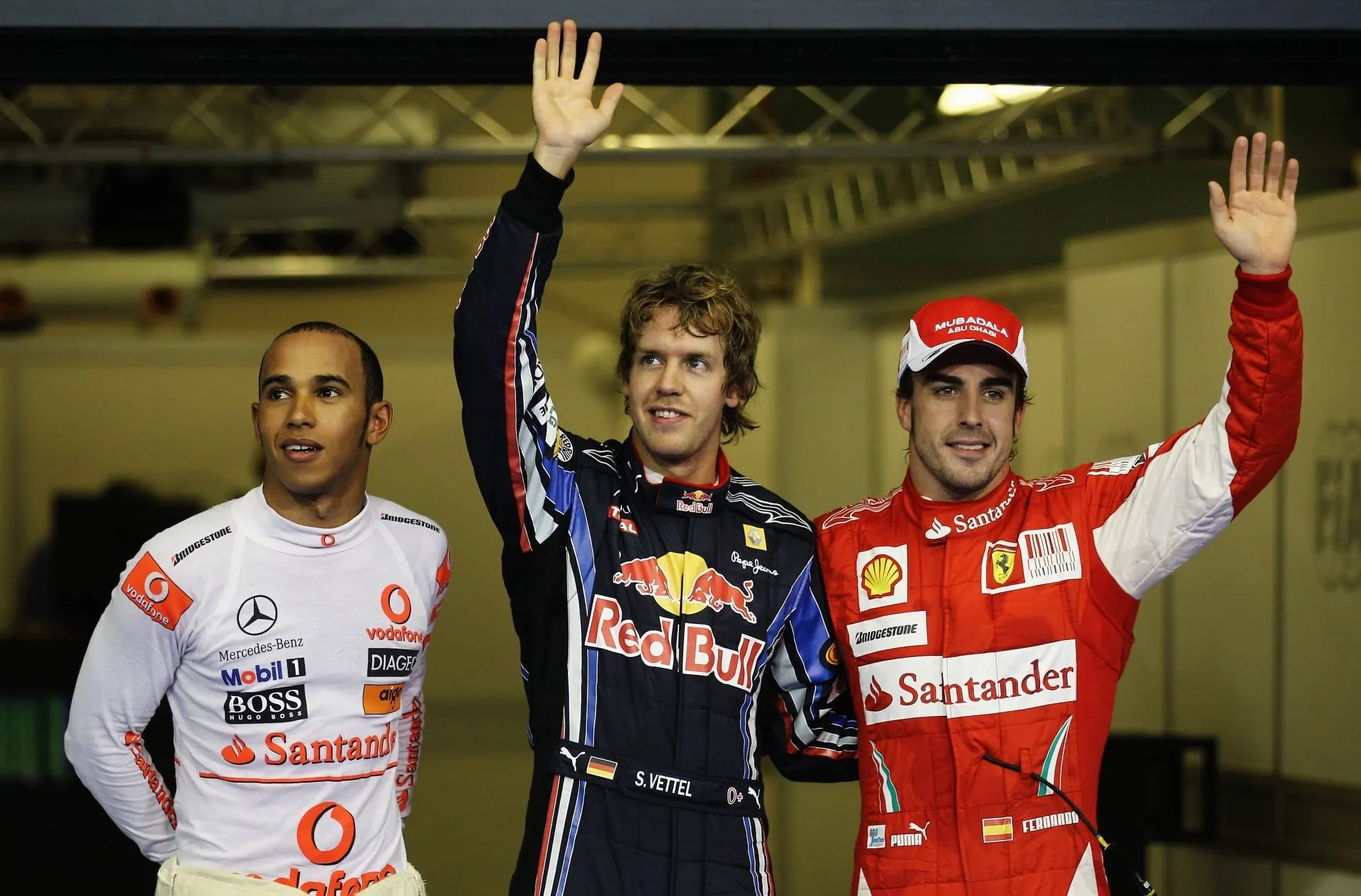 Lewis Hamilton (P2), Sebastian Vettel (P1) e Fernando Alonso (P3), após classificação em Yas Marina