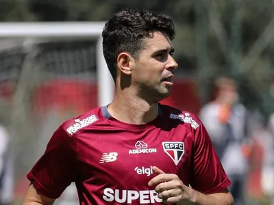 Oscar, do São Paulo, segue internado na UTI, mas quadro é estável