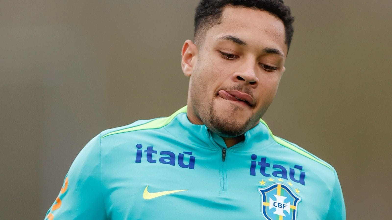 Na Seleção, Vitor Roque relembra volta por cima no Palmeiras: "Estava mal psicologicamente"
