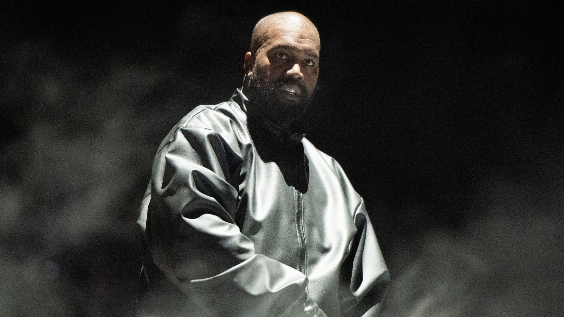 Ministério Público diz que Kanye West pode ser preso se fizer apologia ao nazismo