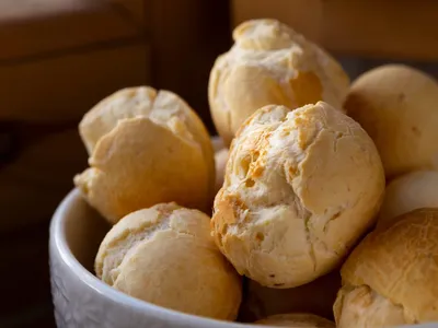 A receita de pão de queijo que vai salvar suas manhãs; confira passo a passo