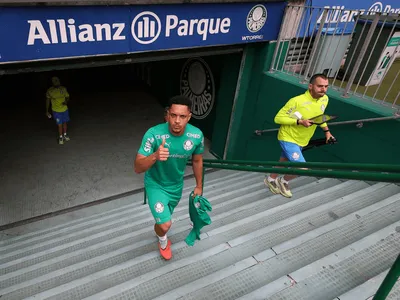Palmeiras tenta acordo no STJD para evitar suspensão de Vitor Roque