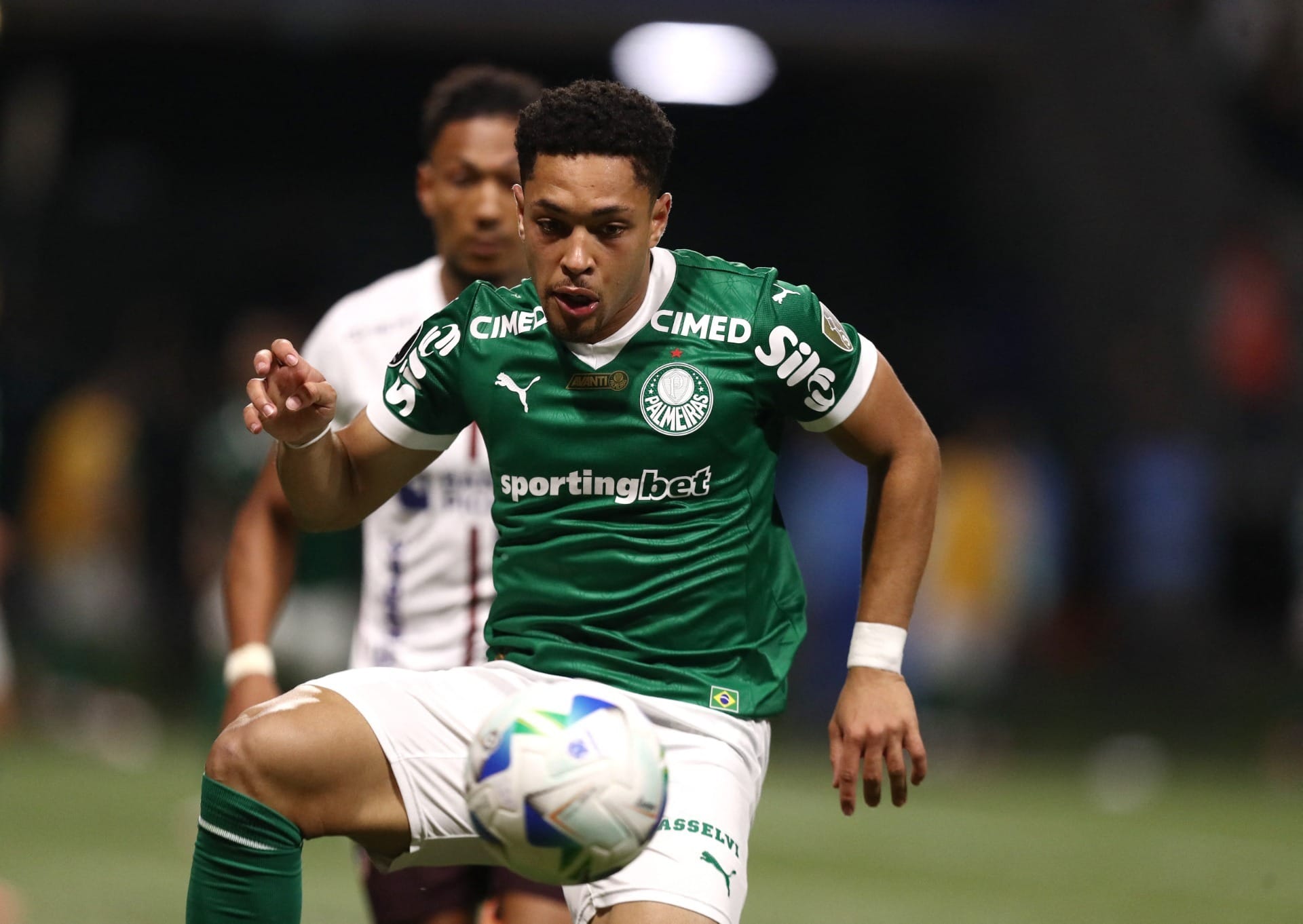 Palmeiras faz acordo com STJD e evita punição a Vitor Roque, que fará post contra homofobia