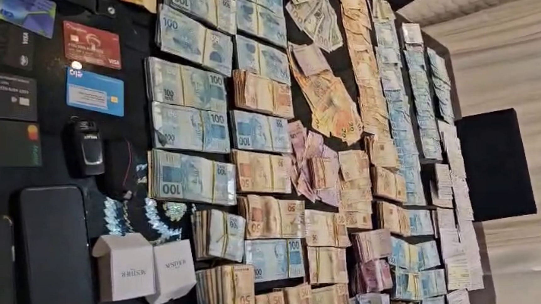 Governo do Rio bloqueia R$ 217 milhões e mira núcleo financeiro do Comando Vermelho