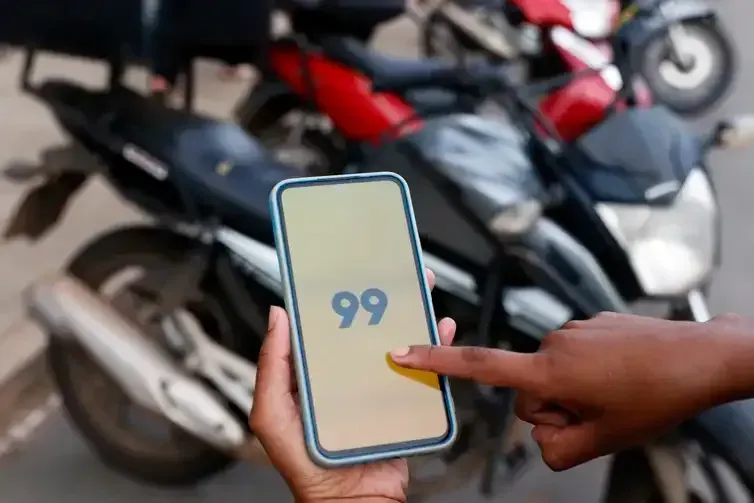Uber e 99 voltam com mototáxi em São Paulo em dezembro e prefeito promete recorrer 1