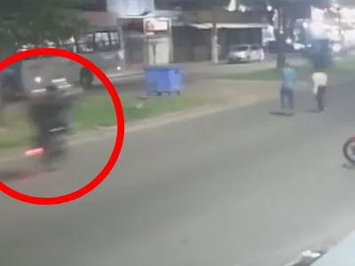 Vídeo: Idoso morre após ser atropelado por homem que empinava moto no ES