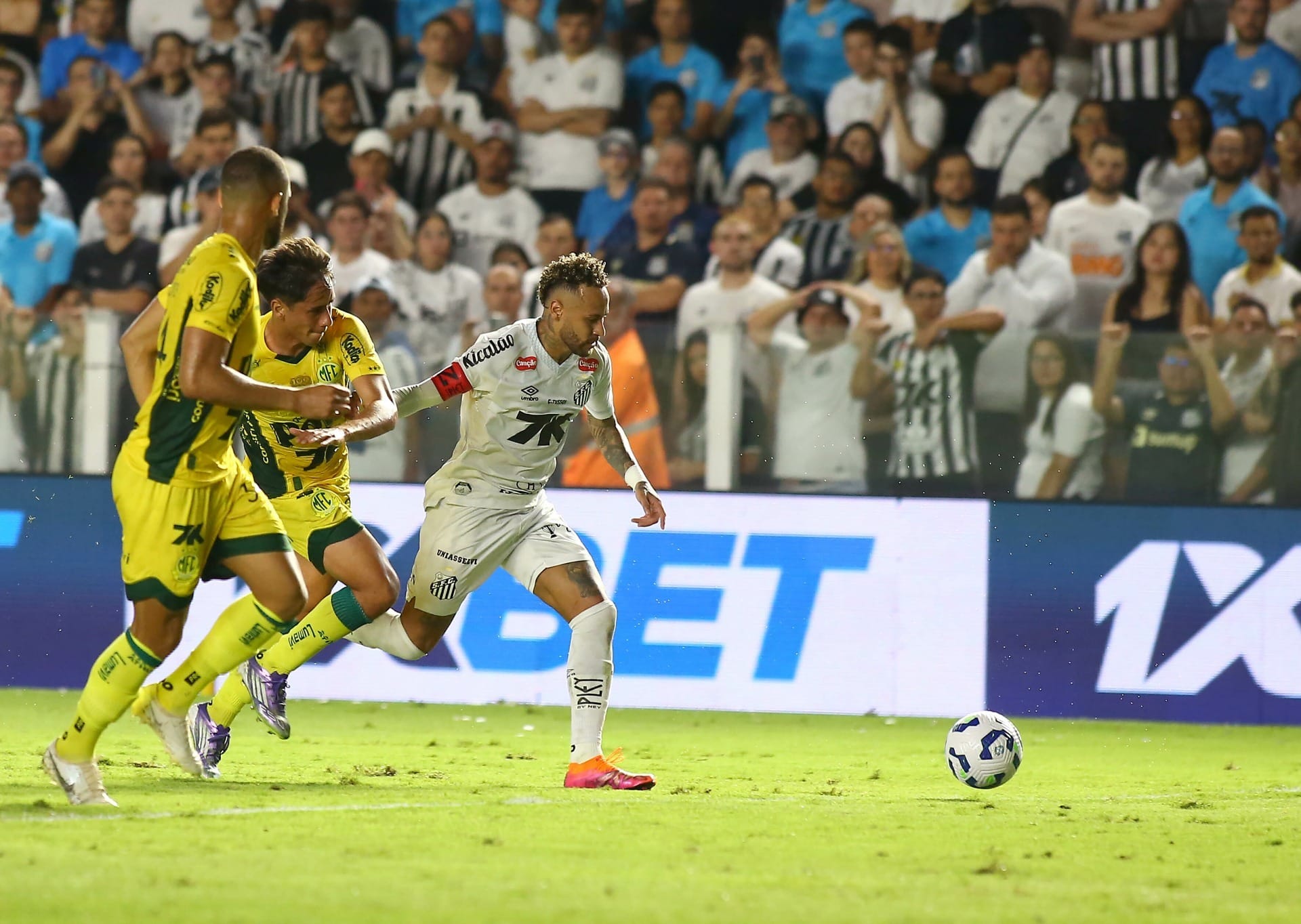 Neymar faz gol, mas Mirassol empata e mantém Santos ameaçado pelo Z4