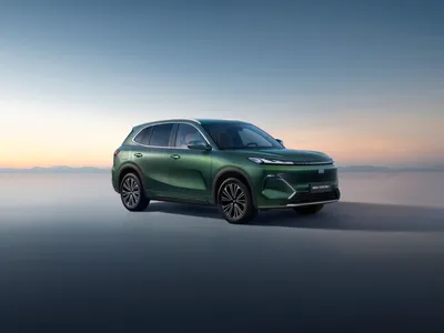 Geely aposta no Brasil com SUV híbrido que roda mais de 1.400 km