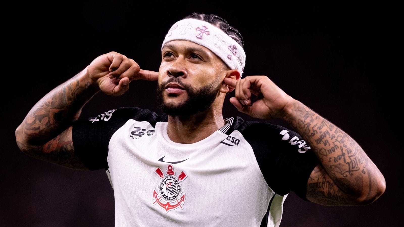 Assista ao golaço de Memphis Depay para o Corinthians contra o São Paulo