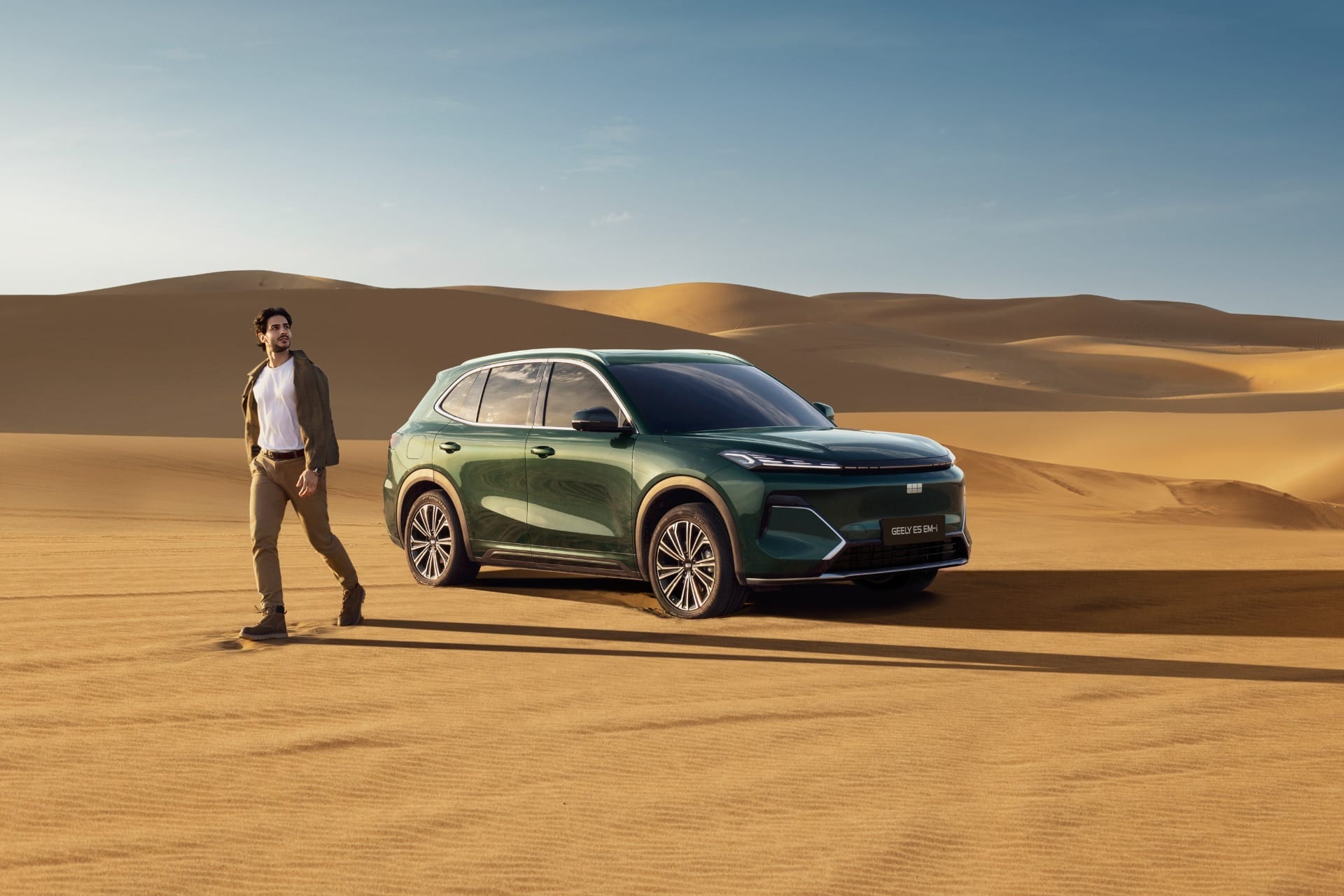 Novo SUV híbrido da Geely traz plataforma eletrificada GEA, inédita na produção nacional