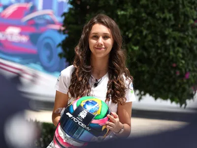 Rafaela Ferreira renova para temporada de 2026 da F1 Academy