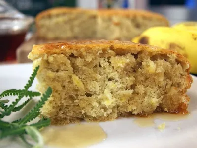 A mágica de transformar bananas maduras no bolo mais fofinho; veja receita