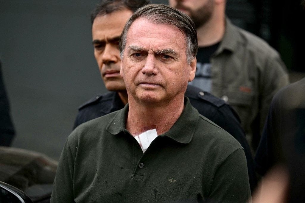 Defesa de Bolsonaro pede prisão domiciliar por problemas de saúde
