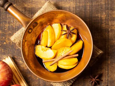 Como assar maçãs com canela para sobremesas fáceis e recheios práticos