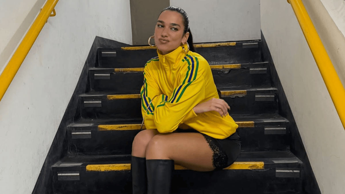 Dua Lipa curte bar carioca e elogia caipirinha; veja o que ela pediu