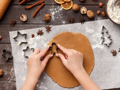Antecipe o Natal com gingerbread; aprenda receita do biscoito natalino