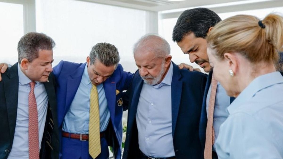 Indicado ao STF, Messias agradece apoio de líder religioso em igreja de SP