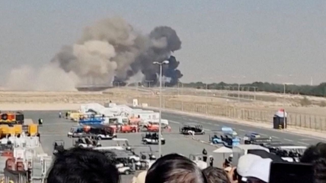 Queda de jato indiano durante a Dubai Air Show (Jignesh Variya via Reuters)