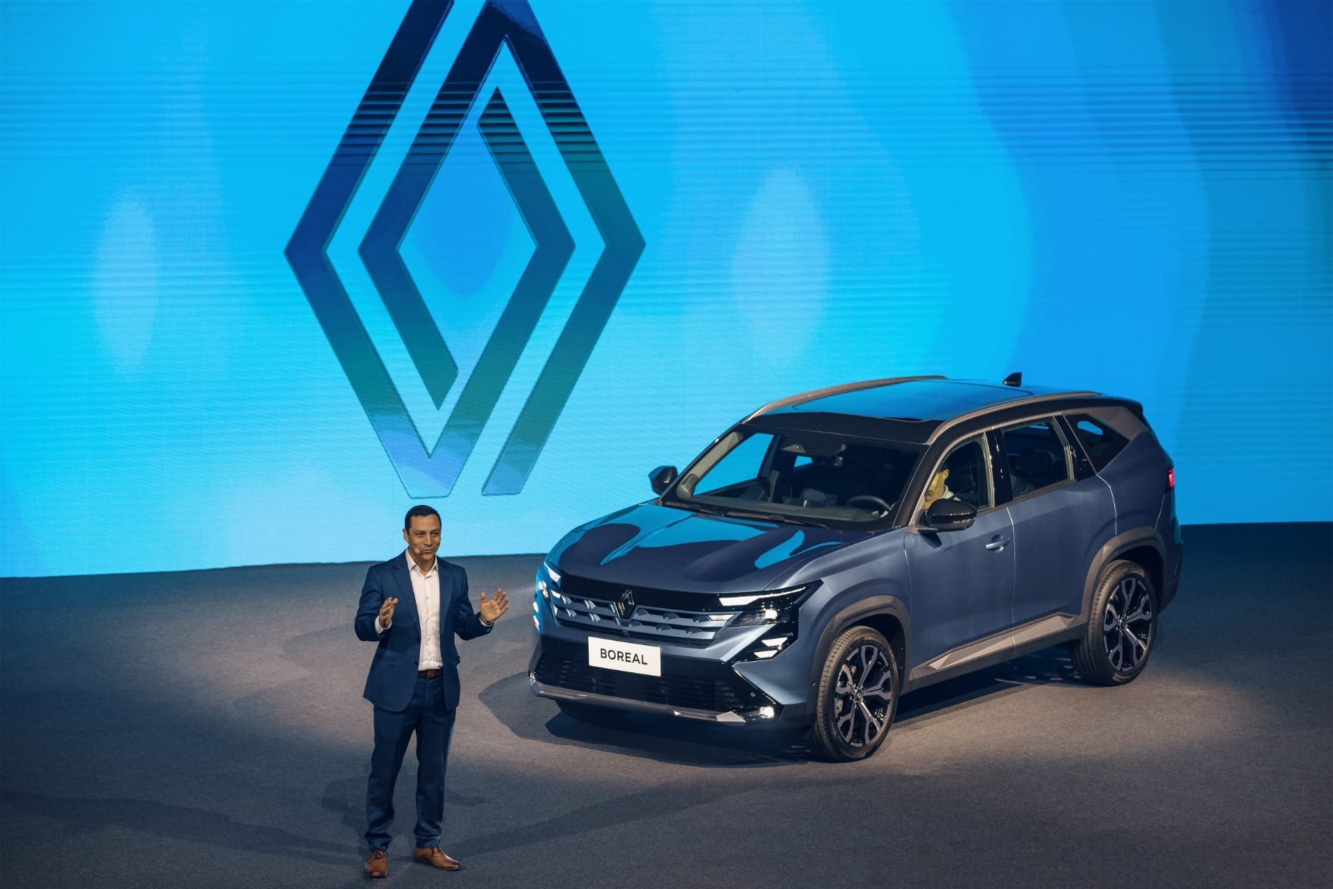 Renault Boreal aparece no Salão com design marcante e até 24 assistentes de condução