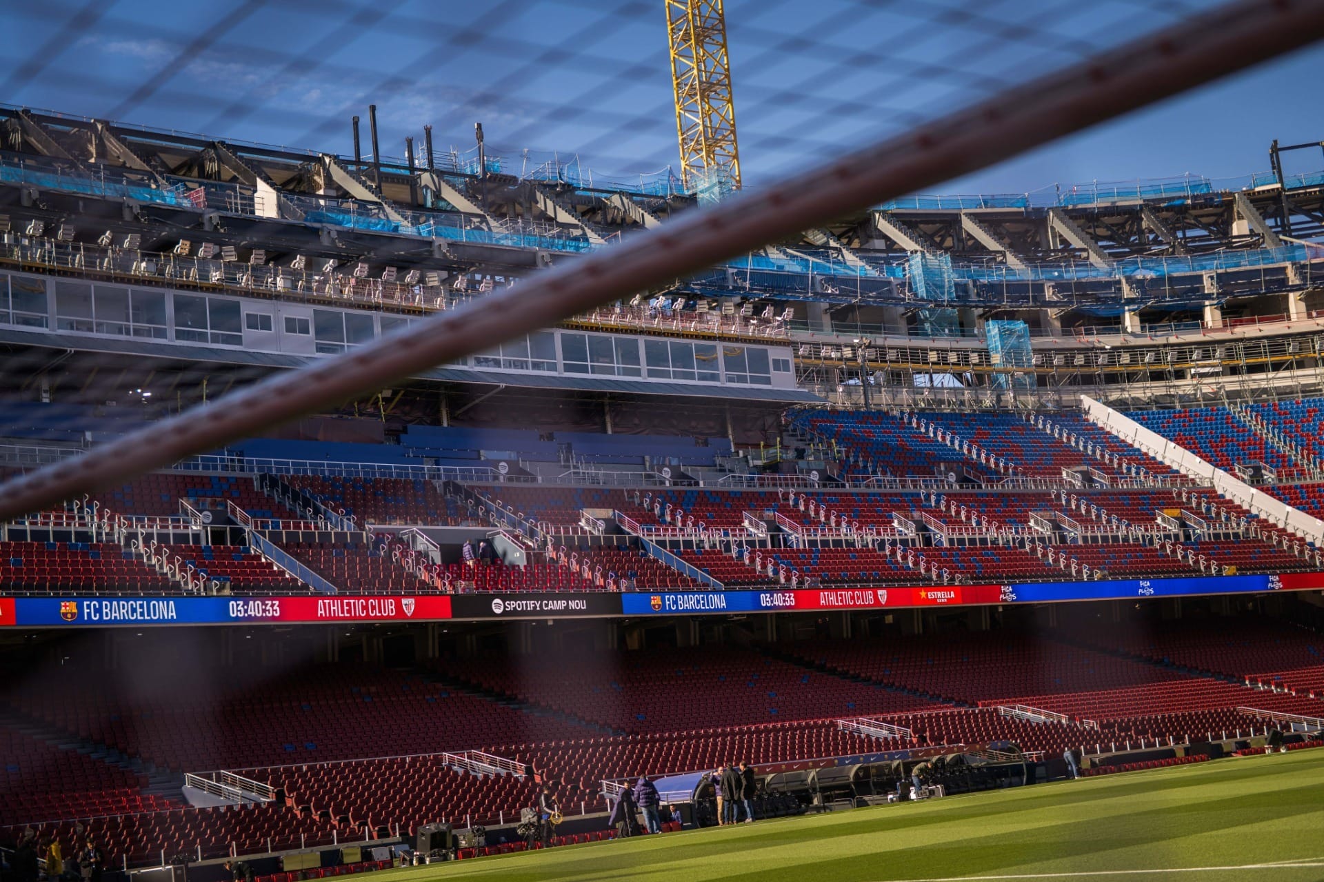 Ainda em obras, Barcelona reinaugura o novo Camp Nou; veja as imagens