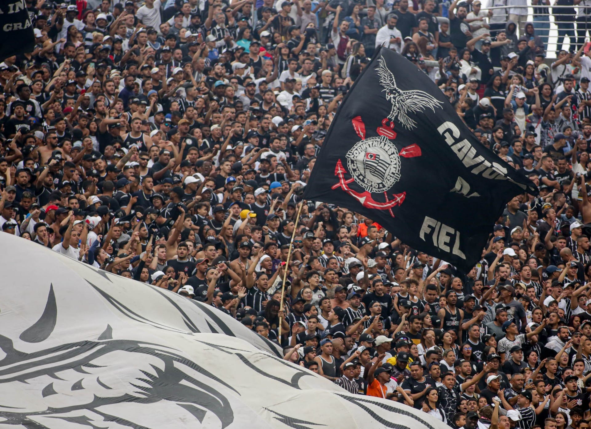 Corinthians marca reunião de organizada com o conselho e Osmar Stabile