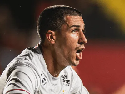 Vitória vence o Sport e empurra o Santos para a zona de rebaixamento