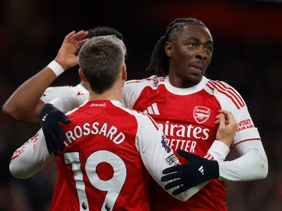 Arsenal goleia o Tottenham e volta a abrir vantagem a liderança da Premier League