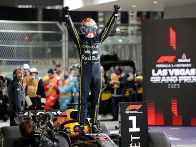 Verstappen se aproveita de desclassificação da McLaren e vence o GP de Las Vegas