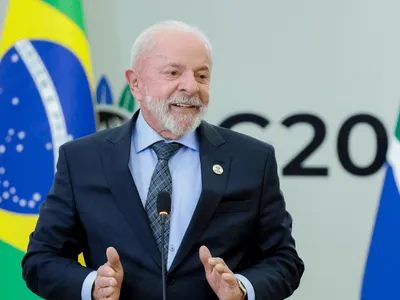 Lula celebra vitória de Wagner Moura no Globo de Ouro: 'Topo do mundo'