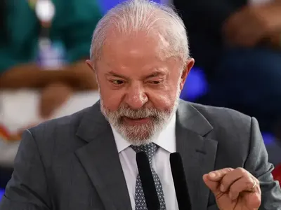 Lula evita comentar prisão de Bolsonaro e diz que decisão da Justiça deve ser cumprida