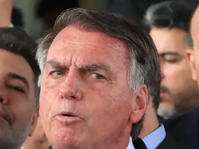 Bolsonaro afirma que teve alucinação antes de mexer na tornozeleira