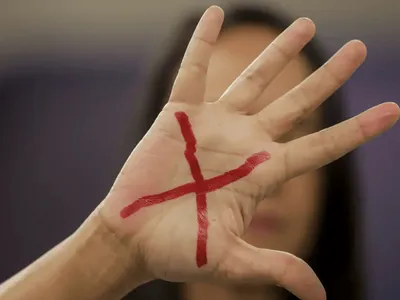 61% dos brasileiros consideram violência contra a mulher o crime mais grave