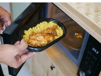 Perigos do micro-ondas na cozinha: saiba quais cuidados tomar