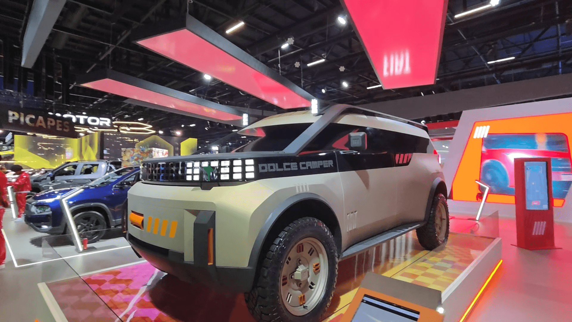 Fiat apresenta o conceito Dolce Camper, minivan futurista exibida no Salão do Automóvel 2025