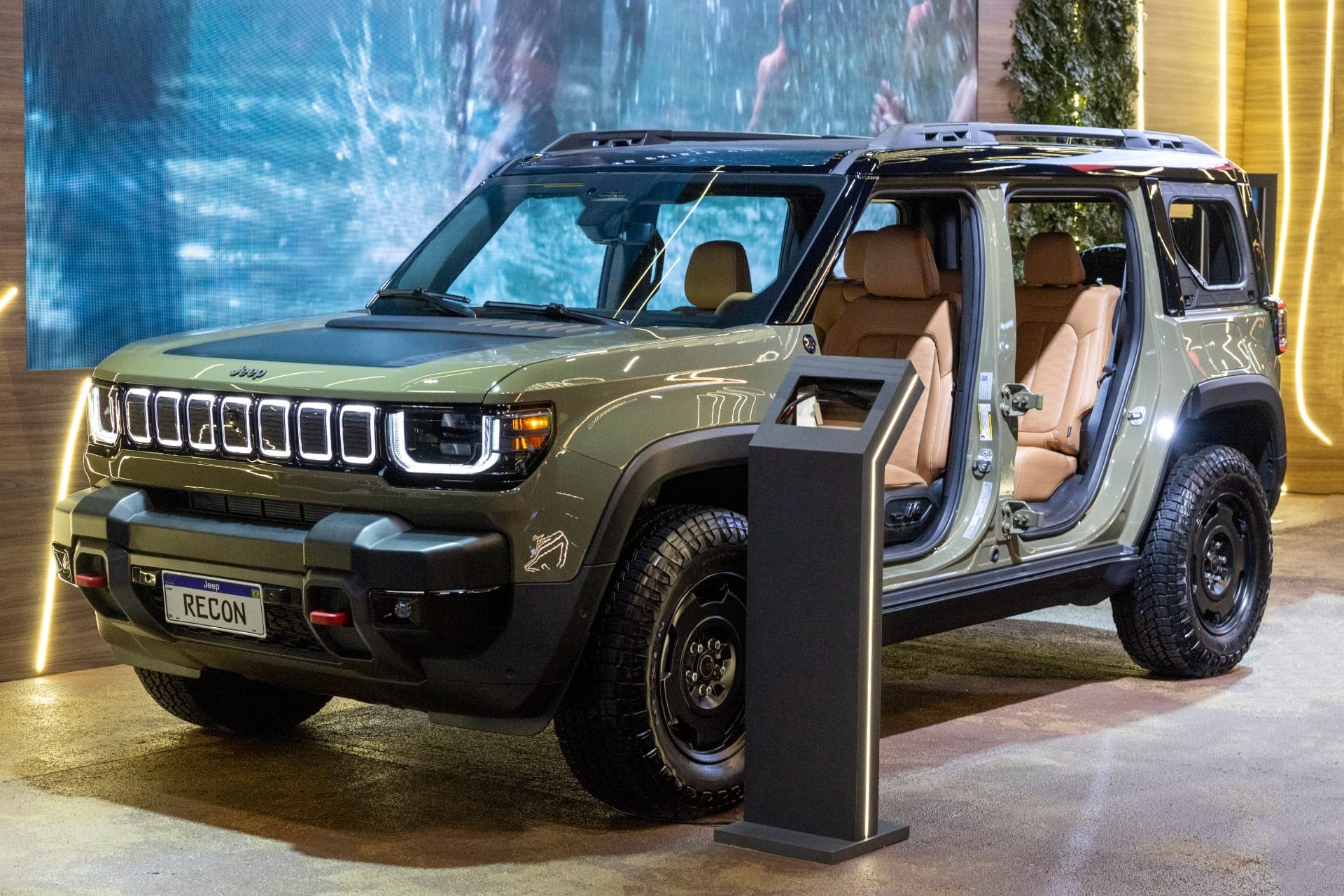 Jeep Recon EV exibe proposta off-road 100% elétrica e mira estreia no Brasil