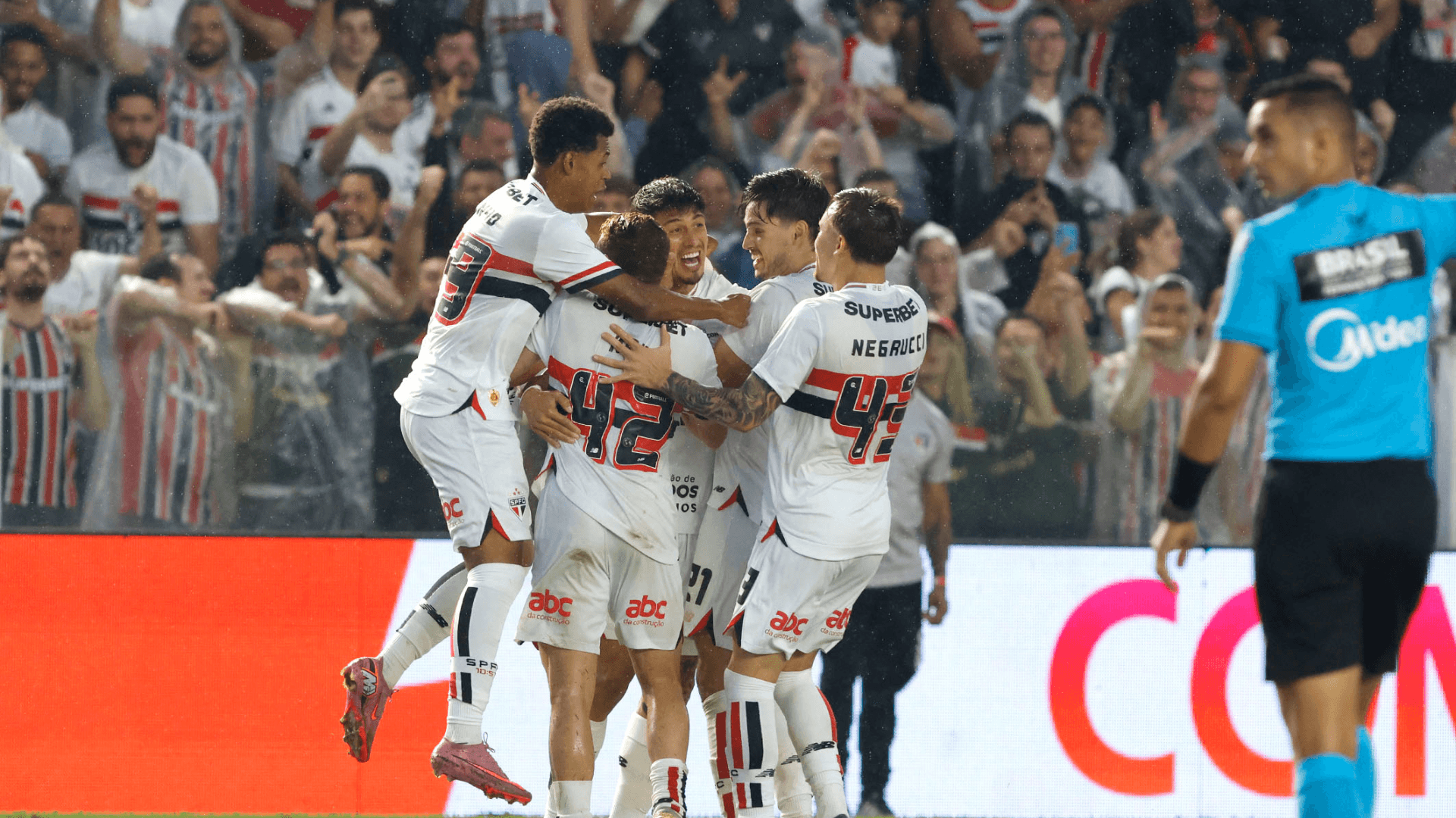 São Paulo leva jogo contra o Internacional para a Vila Belmiro e surpreende diretores