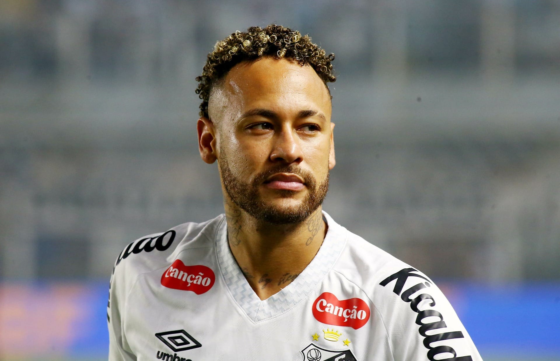 Conselho emite alerta financeiro, e Santos pondera 'custo-benefício' de renovação com Neymar