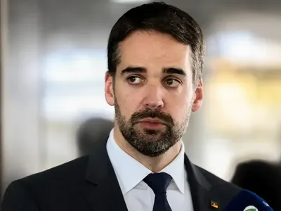 Eduardo Leite diz que rompimento de tornozeleira justifica prisão de Bolsonaro