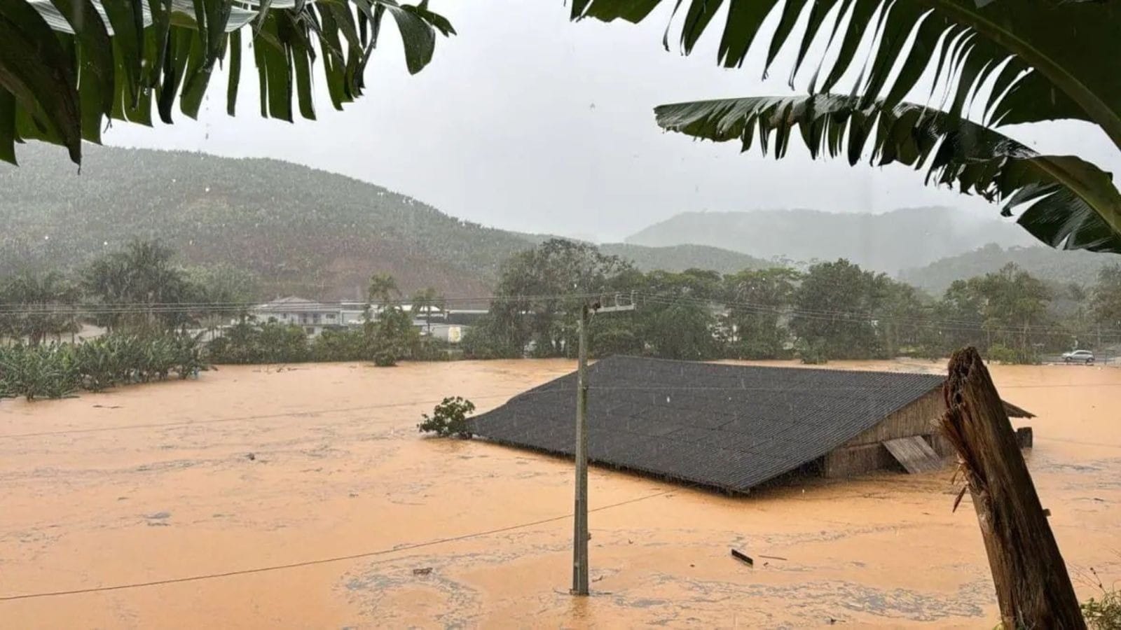 Temporal em Santa Catarina faz seis cidades decretarem situação de emergência
